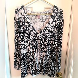 Chicos black and white cardigan size 2 (L)